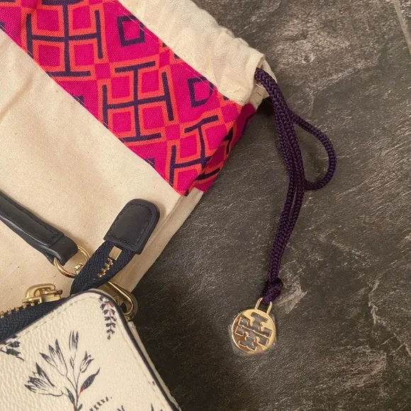 Tory Burch Crossbody Bag / Purse - Picture 7 of 8